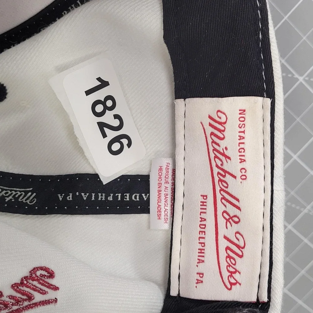 Miami Heat Hat Cap Snap Back White Red NBA Basketball‎ Mens Throwback Script